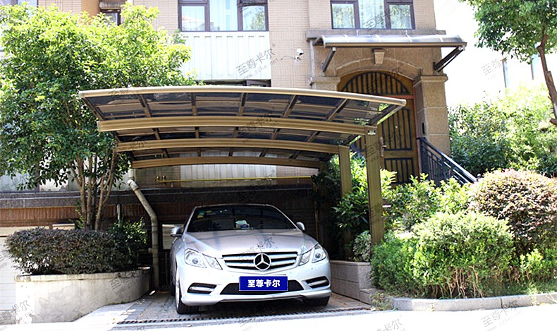 汽車停車棚用耐力板搭建好不好？汽車停車棚實用性怎麽樣（yàng）？