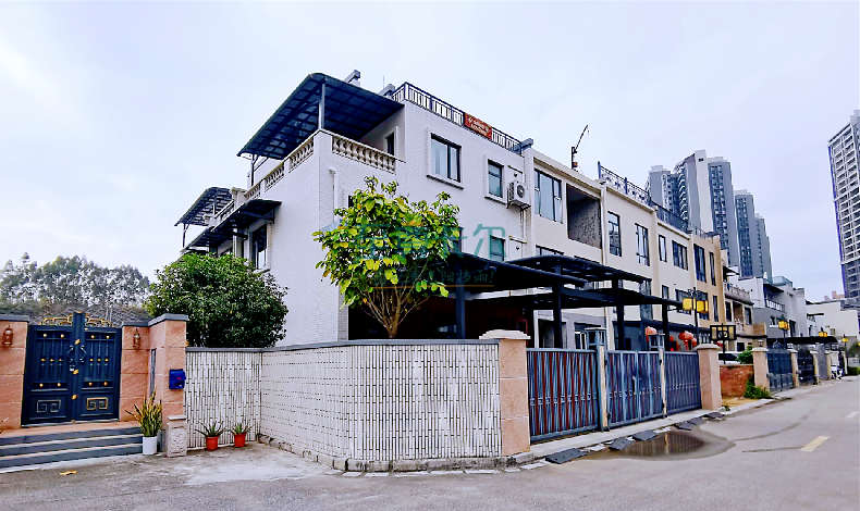 講真的，再（zài）高級的別墅，也經（jīng）不住土氣的雨棚滿牆裝