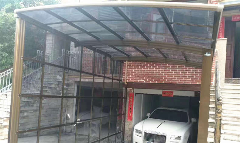 車庫雨棚側麵封板要根據現場情況