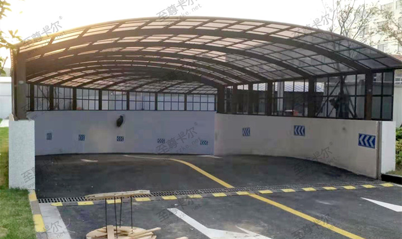 鋼化玻璃車庫入口棚這麽危險你還不知道？記好（hǎo）這些知識可別踩大坑